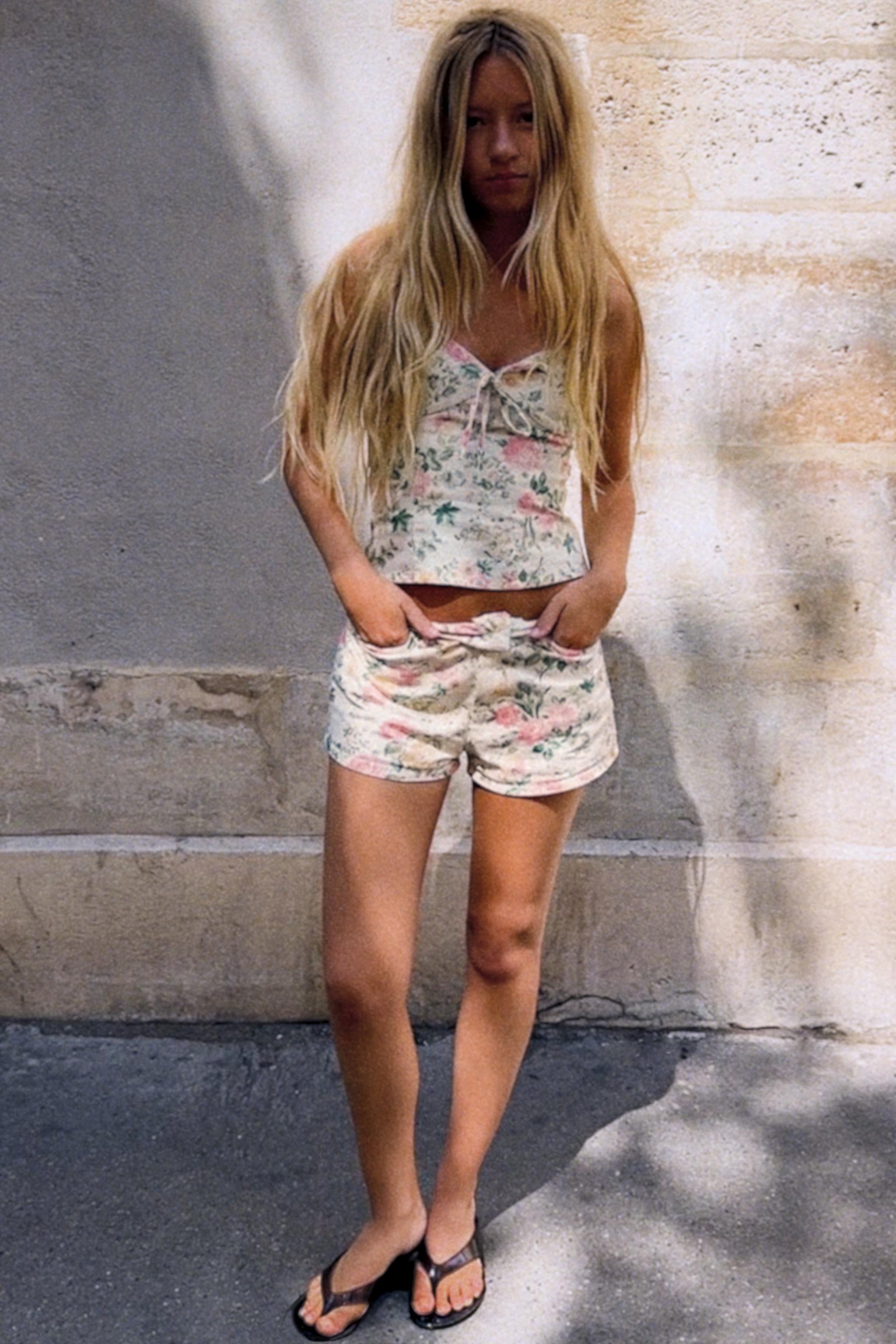 SHORT EN JEAN À FLEURS TRF TAILLE HAUTE